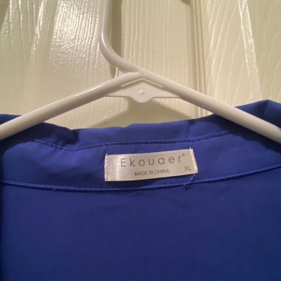 Ladies ๐ฏ percent cotton lightweight flowy blouse with little pocket - Picture 3 of 12